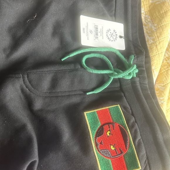 NWT MARVEL Wakanda Forever
Sweatpants/joggers Mens size Medium
Drawstring waist - Picture 6 of 11